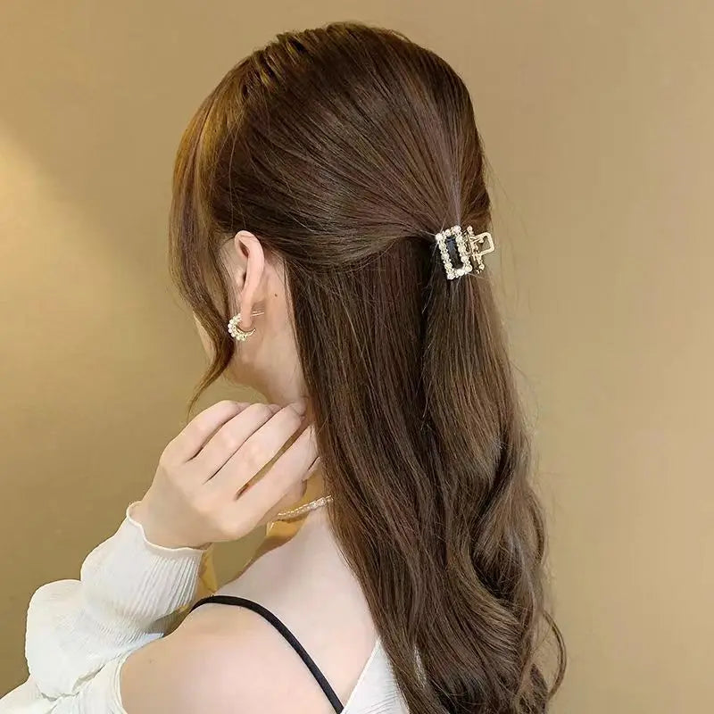 Small Hollow Heart Matte Metal Hair Claw Clips Simple Mini Gold Geometric Bangs Barrettes Hair Jaws for Women Girls Daily